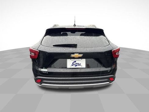 Used 2024 Chevrolet Trax LT w/ LT Convenience Package FWD image 8