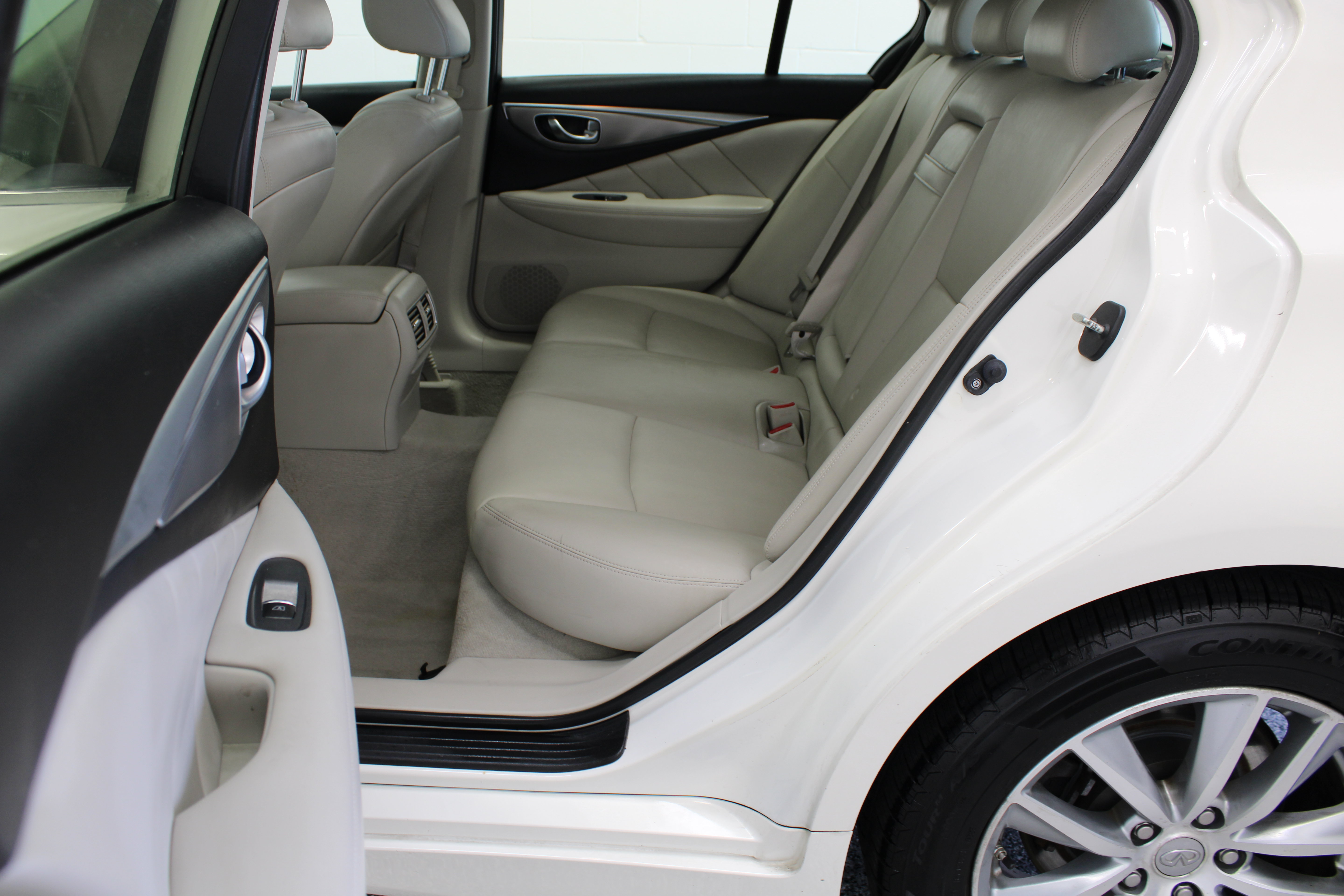 Used 2015 INFINITI Q50 Premium AWD/4WD image 29