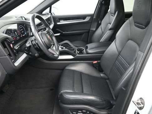 Certified 2025 Porsche Cayenne E-Hybrid Coupe w/ Premium Package Plus image 7