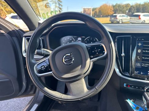 Used 2020 Volvo S60 T5 Inscription image 17
