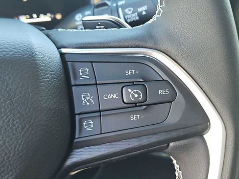 Used 2025 Jeep Grand Cherokee Laredo w/ Luxury Tech Group I image 38