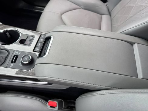 Used 2022 Toyota Highlander Platinum AWD/4WD image 27