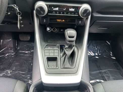 Certified 2019 Toyota RAV4 LE image 22
