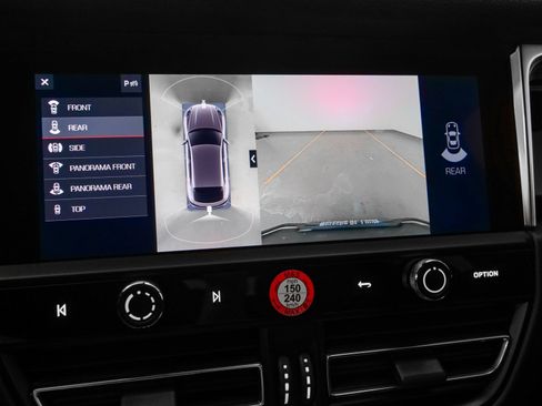 Used 2025 Porsche Macan image 28