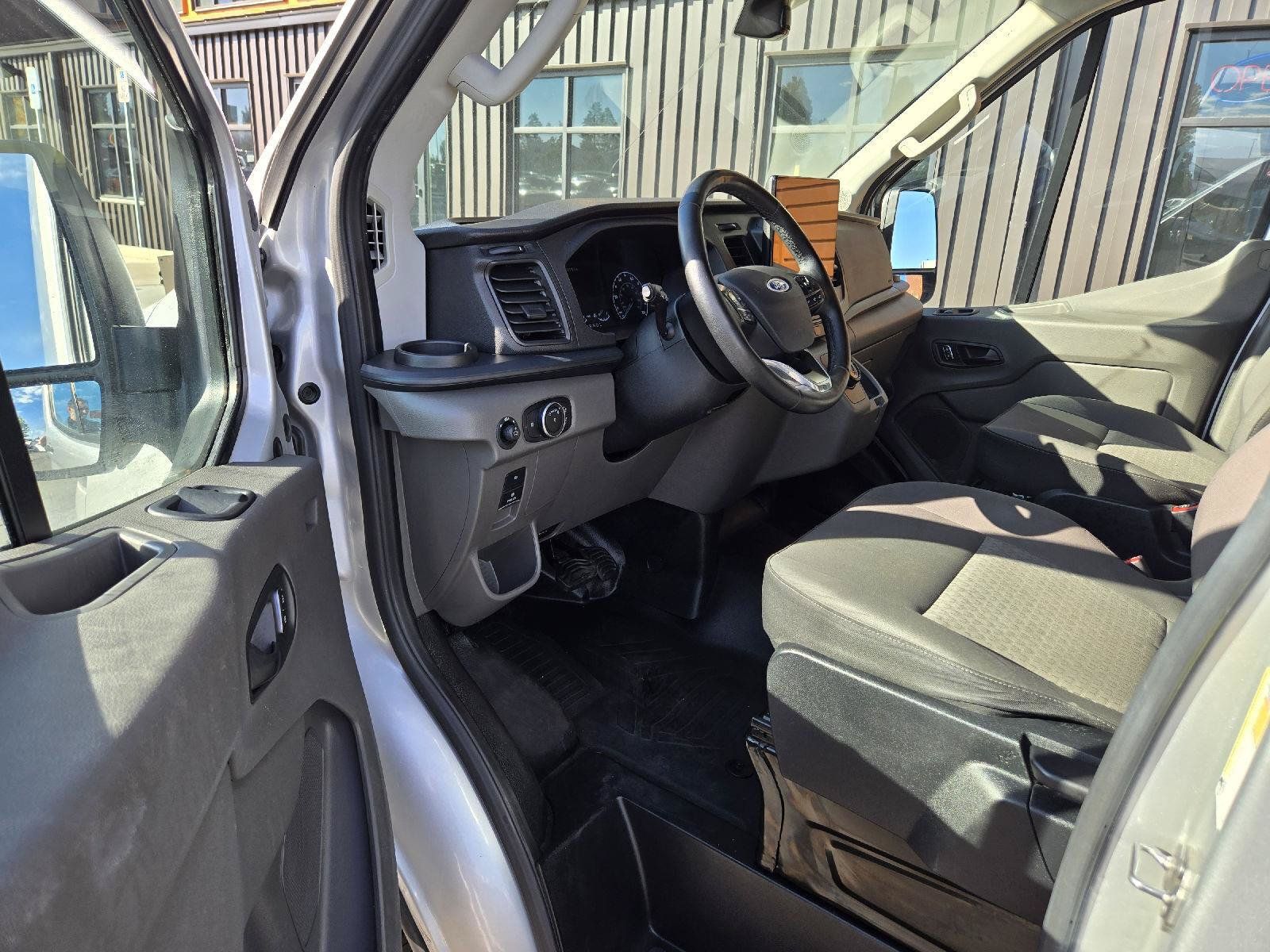 Used 2022 Ford E-Transit Medium Roof w/ Parcel Delivery Package RWD image 9