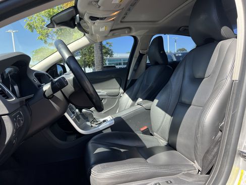 Used 2018 Volvo S60 T5 Inscription FWD image 16