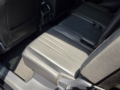 Certified 2023 Volkswagen Tiguan SE w/ Panoramic Sunroof Package FWD image 44