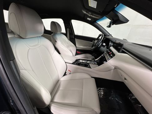 Used 2024 Genesis G70 2.5T image 26