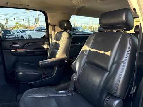 Used 2009 Cadillac Escalade ESV AWD image 11