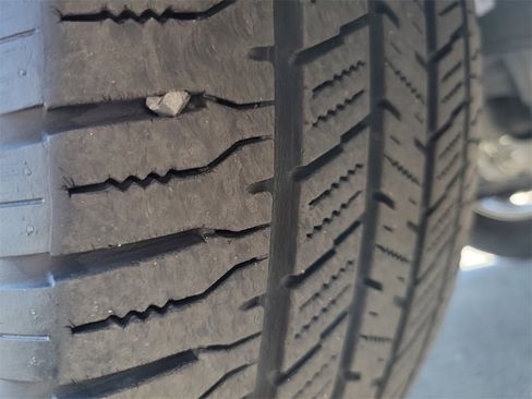 Used 2019 Nissan Frontier SV image 28