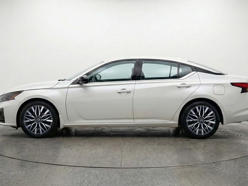 Used 2025 Nissan Altima 2.5 SV image 5