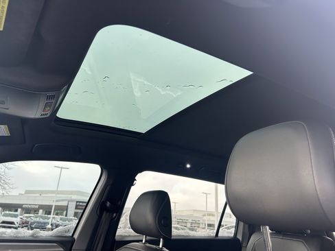 Certified 2023 Volkswagen Tiguan SE R-Line image 24