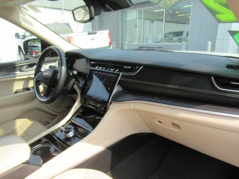 Used 2022 Jeep Grand Cherokee L Limited AWD/4WD image 28