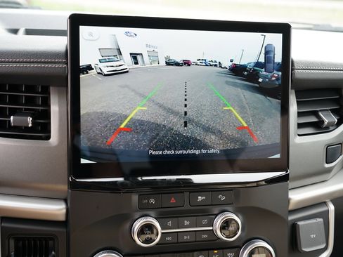 Used 2024 Ford Expedition XLT image 36