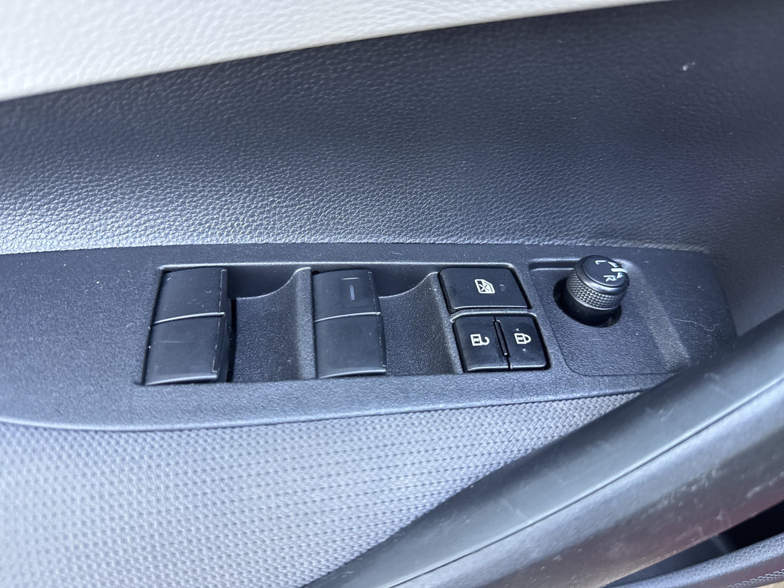 Used 2025 Toyota Corolla LE FWD image 7