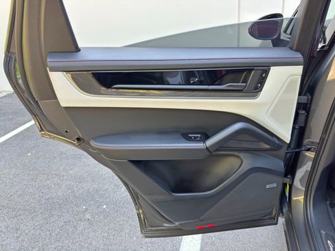 Used 2024 Porsche Cayenne Turbo image 47