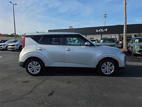 Used 2021 Kia Soul LX image 2