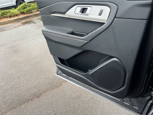 New 2026 Ford Explorer Active RWD image 12