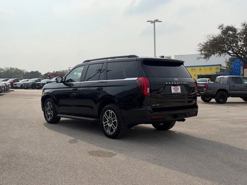 Used 2025 Ford Expedition Active AWD/4WD image 6