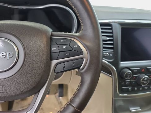 Used 2018 Jeep Grand Cherokee Overland AWD/4WD image 18