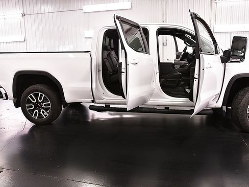 Used 2023 GMC Sierra 1500 AT4 w/ Technology Package AWD/4WD image 35