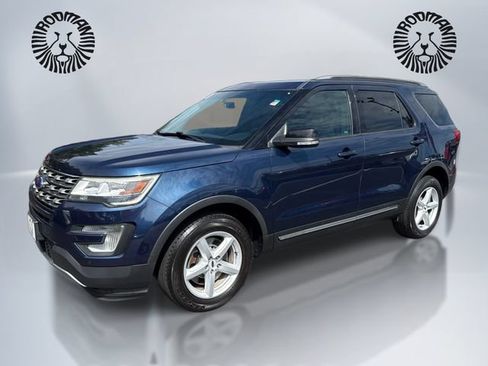 Used 2017 Ford Explorer XLT w/ Equipment Group 202A AWD/4WD image 1
