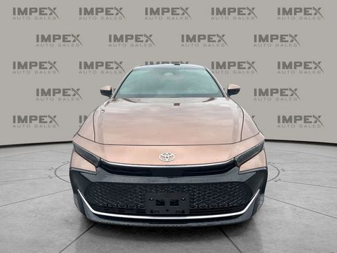 Used 2025 Toyota Crown Platinum image 8