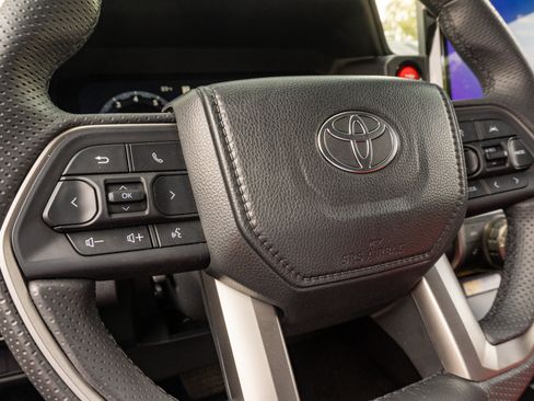Used 2025 Toyota 4Runner TRD Off-Road Premium AWD/4WD image 30