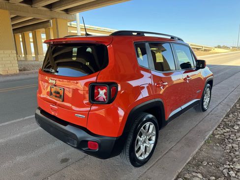 Used 2018 Jeep Renegade Latitude image 3