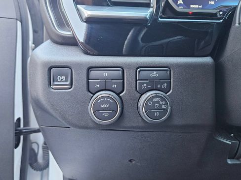 Used 2025 Chevrolet Silverado 2500 LT w/ Convenience Package AWD/4WD image 19