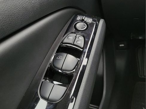 Used 2024 Nissan Altima 2.5 SR w/ SR Premium Package FWD image 12