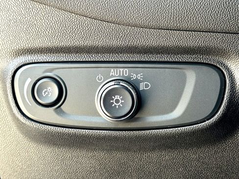 Used 2023 Chevrolet Equinox LT FWD image 19