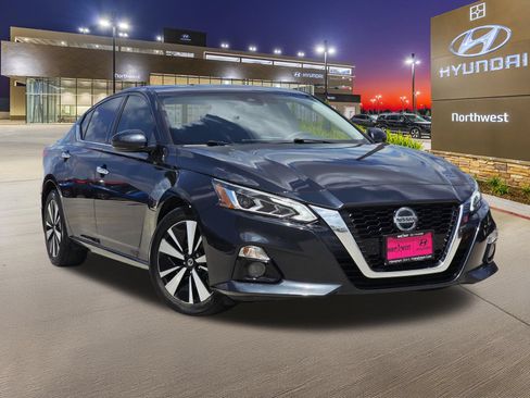 Used 2019 Nissan Altima 2.5 SV FWD image 3