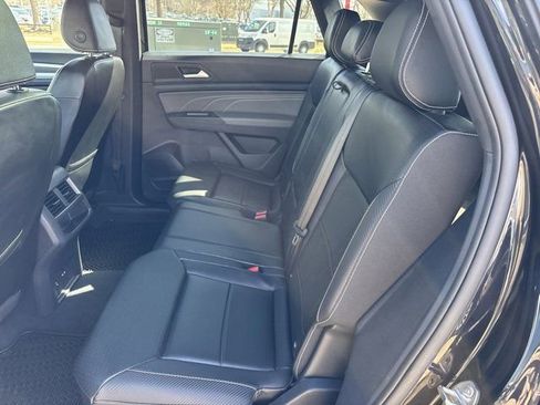 Used 2022 Volkswagen Atlas Cross Sport SEL R-Line image 18