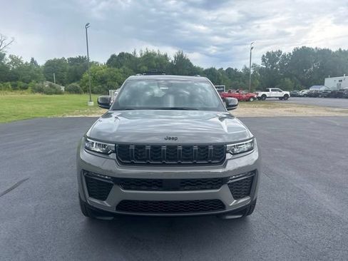 New 2027 Jeep Grand Cherokee Limited w/ Limited Altitude Package AWD/4WD image 8