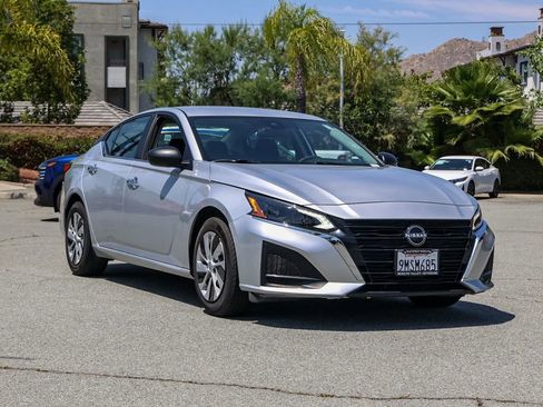 Used 2024 Nissan Altima 2.5 S FWD image 2