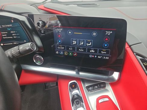 Used 2021 Chevrolet Corvette Stingray w/ Z51 Performance Package image 11