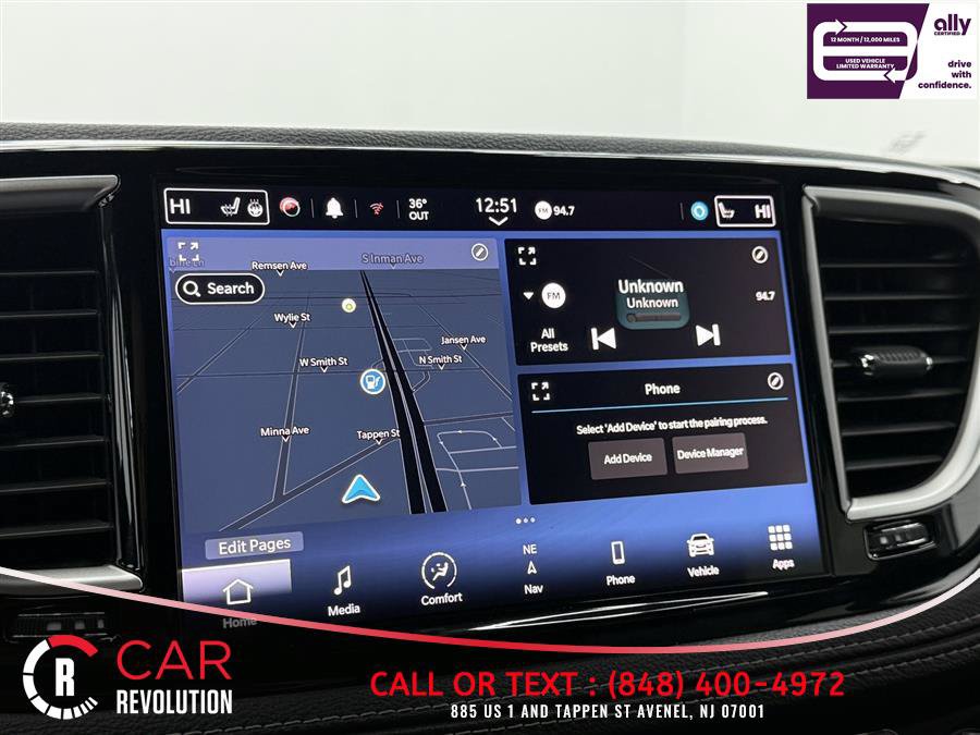 Used 2024 Chrysler Pacifica Limited FWD image 17