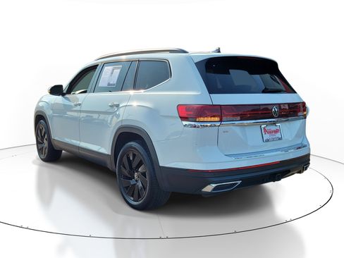Used 2025 Volkswagen Atlas SE FWD image 3