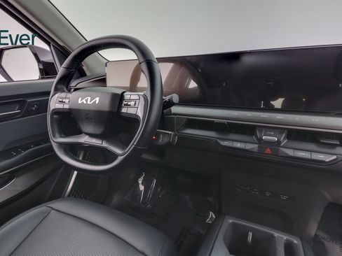 Used 2024 Kia EV9 Light Long Range RWD image 27