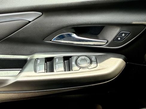 Used 2023 Chevrolet Bolt LT w/ Infotainment Package FWD image 11