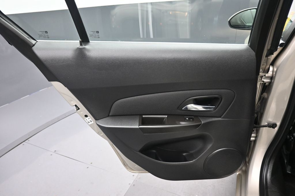 Used 2016 Chevrolet Cruze LT w/ Enhanced Safety Package FWD image 28