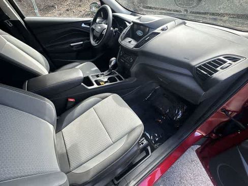 Used 2019 Ford Escape SE image 18