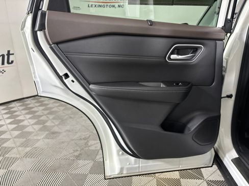 Used 2021 Nissan Rogue SV w/ Premium Package AWD/4WD image 24