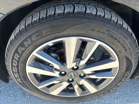 Used 2023 Nissan Versa SV image 26