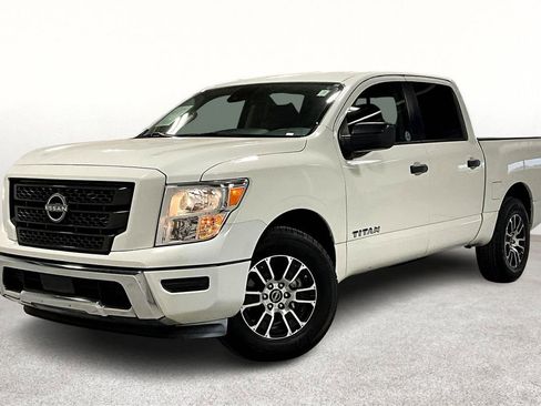 Used 2023 Nissan Titan SV image 14