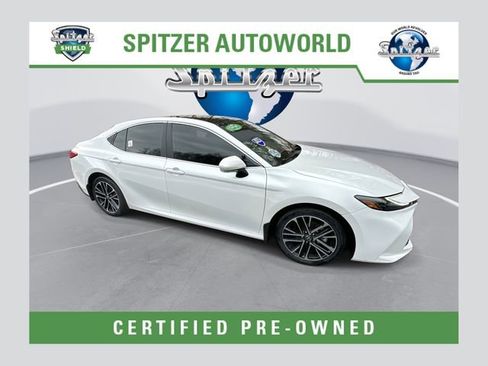 Used 2025 Toyota Camry XLE image 1