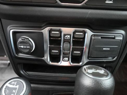 Used 2024 Jeep Wrangler Unlimited Sahara w/ Technology Group AWD/4WD image 32