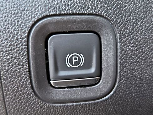 Used 2021 Chevrolet Silverado 1500 RST image 26