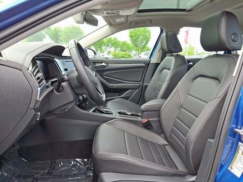 Used 2023 Volkswagen Jetta SE FWD image 13